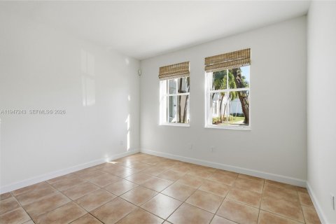 Townhouse in Miramar, Florida 3 bedrooms, 134.71 sq.m. № 2003125 - photo 4