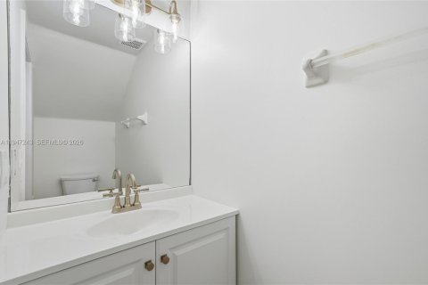 Townhouse in Miramar, Florida 3 bedrooms, 134.71 sq.m. № 2003125 - photo 16