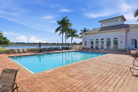 Townhouse in Miramar, Florida 3 bedrooms, 134.71 sq.m. № 2003125 - photo 27