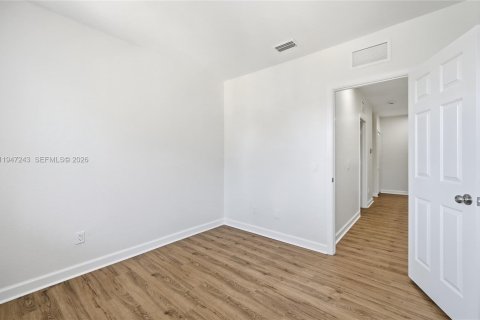 Townhouse in Miramar, Florida 3 bedrooms, 134.71 sq.m. № 2003125 - photo 24