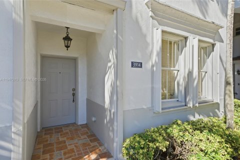 Townhouse in Miramar, Florida 3 bedrooms, 134.71 sq.m. № 2003125 - photo 3