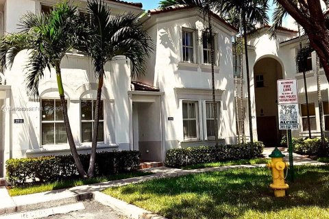 Townhouse in Miramar, Florida 3 bedrooms, 134.71 sq.m. № 2003125