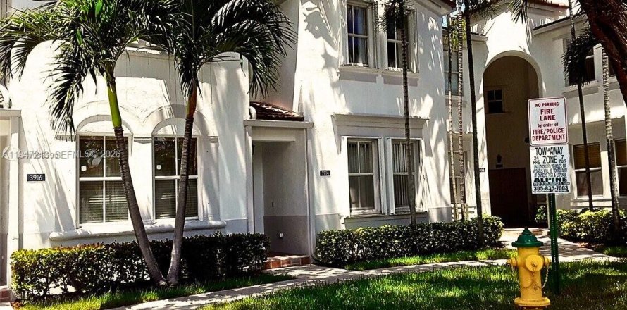 Townhouse in Miramar, Florida 3 bedrooms, 134.71 sq.m. № 2003125