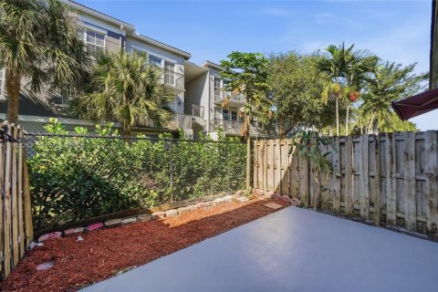 Townhouse in Miramar, Florida 3 bedrooms, 134.71 sq.m. № 2003125 - photo 26