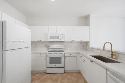 Townhouse in Miramar, Florida 3 bedrooms, 134.71 sq.m. № 2003125 - photo 11