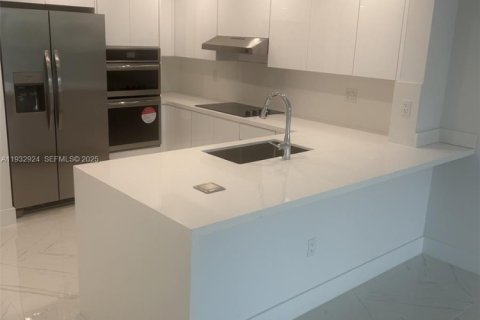 Снять в аренду квартиру в Ки-Бискейн, Флорида 1 спальня, 90.3м2, № 2034960 - фото 14