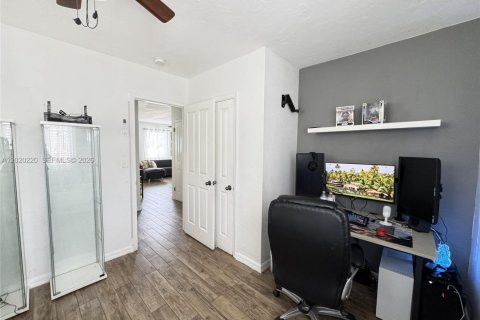 Casa en venta en Hollywood, Florida, 2 dormitorios, 78.13 m2 № 2183656 - foto 19