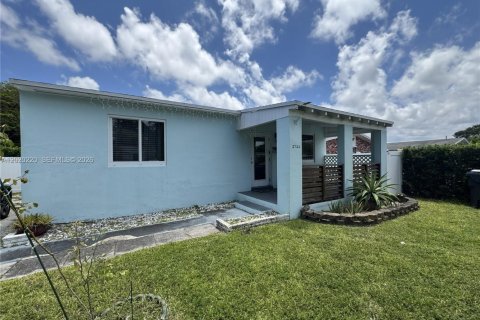 Casa en venta en Hollywood, Florida, 2 dormitorios, 78.13 m2 № 2183656 - foto 4