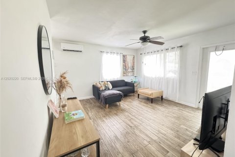 Casa en venta en Hollywood, Florida, 2 dormitorios, 78.13 m2 № 2183656 - foto 8
