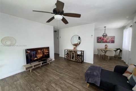 Casa en venta en Hollywood, Florida, 2 dormitorios, 78.13 m2 № 2183656 - foto 13