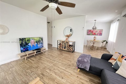 Casa en venta en Hollywood, Florida, 2 dormitorios, 78.13 m2 № 2183656 - foto 6