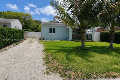 Casa en Hollywood, Florida 2 dormitorios, 78.13 m2 № 2183656