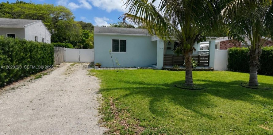Casa en Hollywood, Florida 2 dormitorios, 78.13 m2 № 2183656