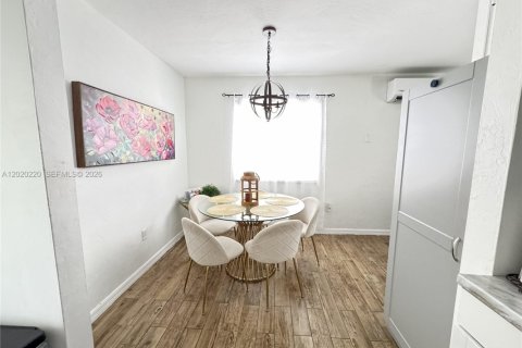 Casa en venta en Hollywood, Florida, 2 dormitorios, 78.13 m2 № 2183656 - foto 9