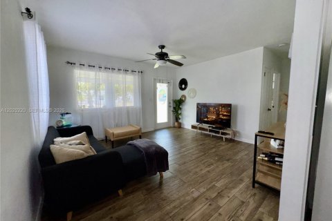 Casa en venta en Hollywood, Florida, 2 dormitorios, 78.13 m2 № 2183656 - foto 11