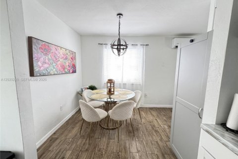 Casa en venta en Hollywood, Florida, 2 dormitorios, 78.13 m2 № 2183656 - foto 10