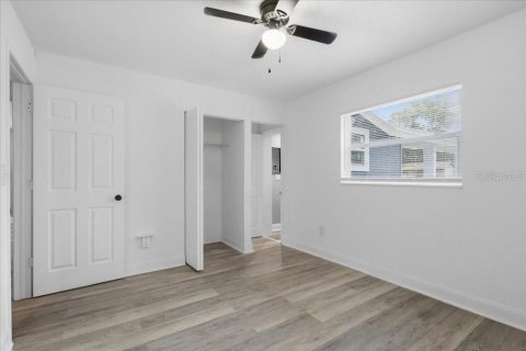 House in Orlando, Florida 3 bedrooms, 121.14 sq.m. № 2413488 - photo 8