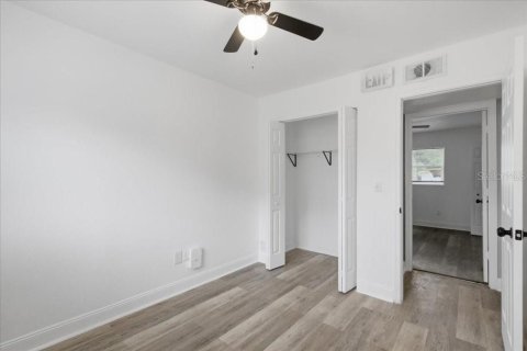 House in Orlando, Florida 3 bedrooms, 121.14 sq.m. № 2413488 - photo 12