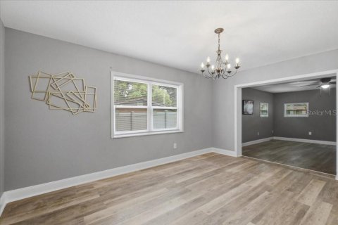 House in Orlando, Florida 3 bedrooms, 121.14 sq.m. № 2413488 - photo 5