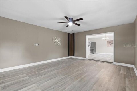House in Orlando, Florida 3 bedrooms, 121.14 sq.m. № 2413488 - photo 6