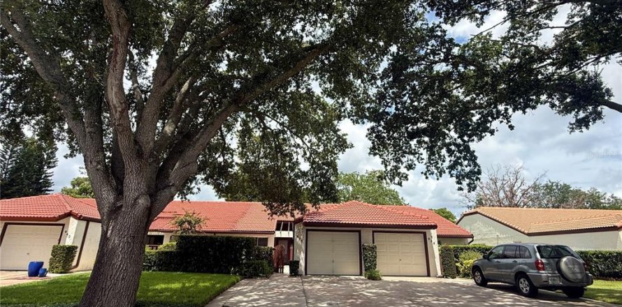 Duplex in Winter Park, Florida 2 bedrooms, 126.53 sq.m. № 1819542