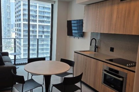 Condominio en Miami, Florida, 1 dormitorio  № 2053139