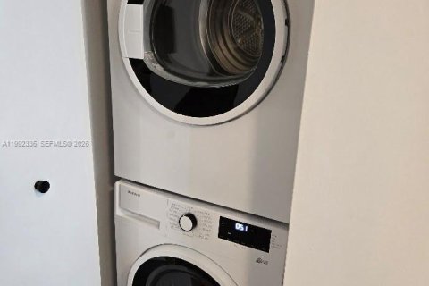 Condominio en alquiler en Miami, Florida, 1 dormitorio № 2053139 - foto 12