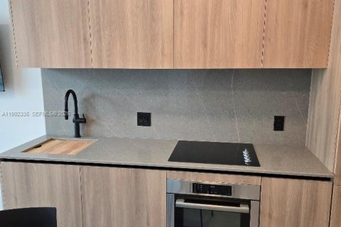 Condominio en alquiler en Miami, Florida, 1 dormitorio № 2053139 - foto 2