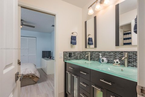 Villa ou maison à louer à Weston, Floride: 5 chambres, 264.96 m2 № 1820278 - photo 17