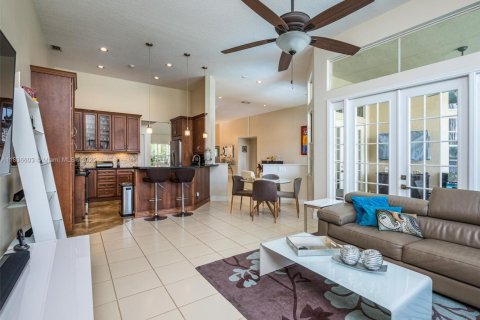 Villa ou maison à louer à Weston, Floride: 5 chambres, 264.96 m2 № 1820278 - photo 7