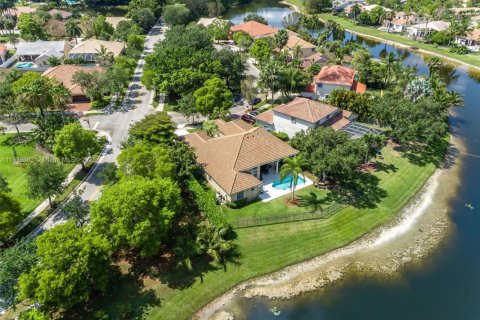 Villa ou maison à louer à Weston, Floride: 5 chambres, 264.96 m2 № 1820278 - photo 3