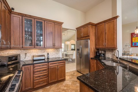Villa ou maison à louer à Weston, Floride: 5 chambres, 264.96 m2 № 1820278 - photo 9