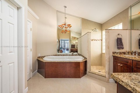 Villa ou maison à louer à Weston, Floride: 5 chambres, 264.96 m2 № 1820278 - photo 13