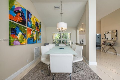 Villa ou maison à louer à Weston, Floride: 5 chambres, 264.96 m2 № 1820278 - photo 5