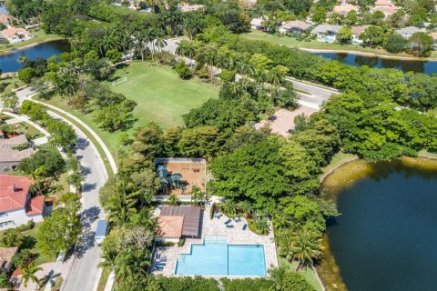 Villa ou maison à louer à Weston, Floride: 5 chambres, 264.96 m2 № 1820278 - photo 27