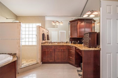 Villa ou maison à louer à Weston, Floride: 5 chambres, 264.96 m2 № 1820278 - photo 14