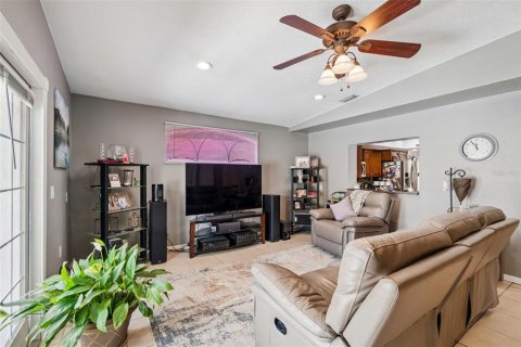 Casa en venta en Tampa, Florida, 4 dormitorios, 199.55 m2 № 2195795 - foto 12