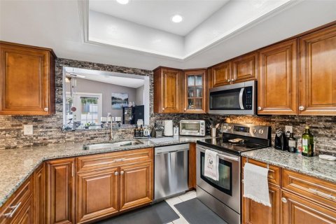 Casa en venta en Tampa, Florida, 4 dormitorios, 199.55 m2 № 2195795 - foto 11