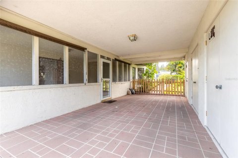 House in Edgewater, Florida 3 bedrooms, 257.8 sq.m. № 1840648 - photo 9
