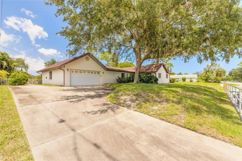 House in Edgewater, Florida 3 bedrooms, 257.8 sq.m. № 1840648 - photo 7
