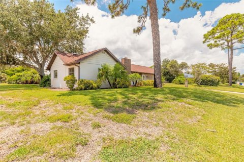 House in Edgewater, Florida 3 bedrooms, 257.8 sq.m. № 1840648 - photo 4