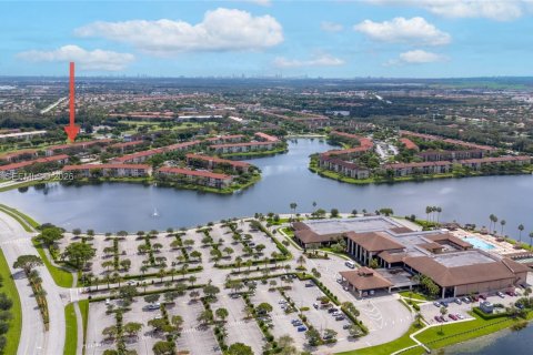 Copropriété à vendre à Pembroke Pines, Floride: 2 chambres, 110.74 m2 № 2042087 - photo 18