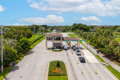 Copropriété à vendre à Pembroke Pines, Floride: 2 chambres, 110.74 m2 № 2042087 - photo 19