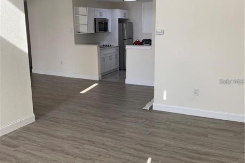 Condominio en venta en Wildwood, Florida, 2 dormitorios, 107.4 m2 № 2217929 - foto 3