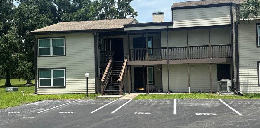 Condominio en Wildwood, Florida, 2 dormitorios № 2217929