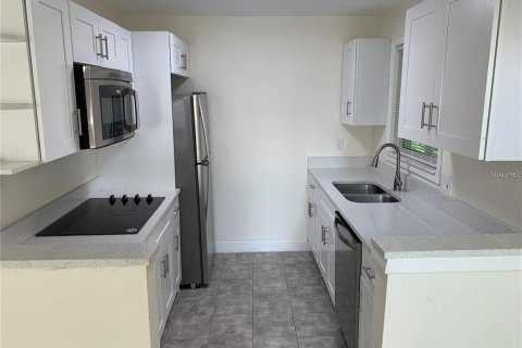 Condominio en venta en Wildwood, Florida, 2 dormitorios, 107.4 m2 № 2217929 - foto 2