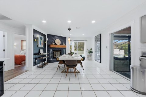 House in Sarasota, Florida 2 bedrooms, 180.69 sq.m. № 2227338 - photo 13