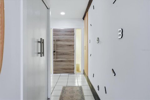 House in Sarasota, Florida 2 bedrooms, 180.69 sq.m. № 2227338 - photo 5