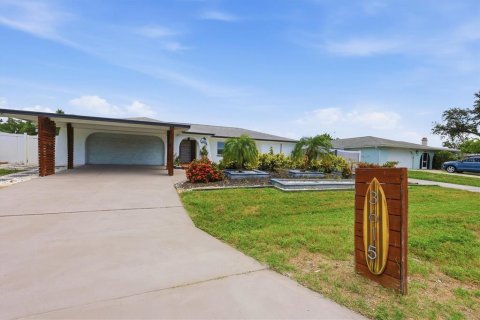 House in Sarasota, Florida 2 bedrooms, 180.69 sq.m. № 2227338 - photo 3
