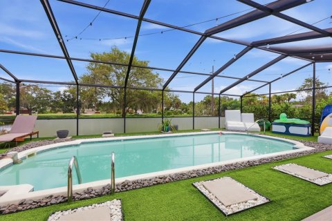 House in Sarasota, Florida 2 bedrooms, 180.69 sq.m. № 2227338 - photo 27